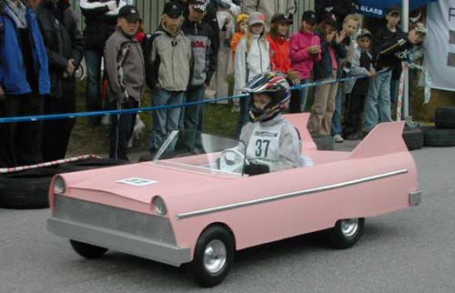 Team nr 37: Pink Cadillac, Jesper Blom vid ratten.