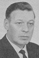 Stadsdir. Ernest Eklund, ivrig förespråkare för simskolorna. Han var styrelsemedlem i 21 år varav 14 som sekreterare. Död 1971.