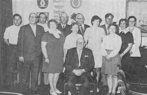 Styrelsen 1972 jämte VU-medlemmar.