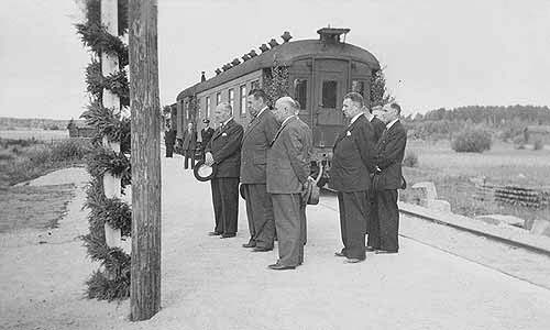 Invigningen 1949 vid Nykarleby järnvägsstation.