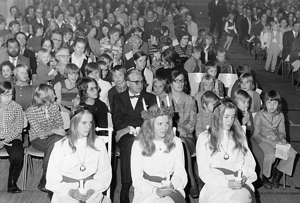 Publiken vid Luciafesten i Nykarleby 1971.