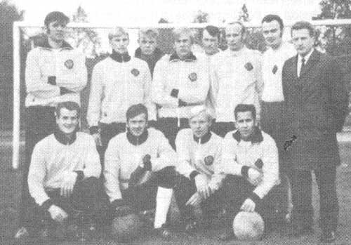 NIK gästade i början på 70-talet Hörnefos och spelade en vänskapsmatch, som slutade 2—2. Laget bestod av följande spelare, 