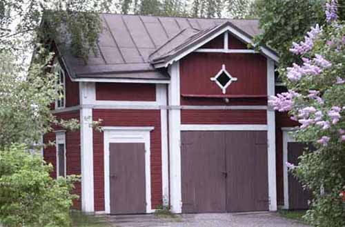 Våghuset är flyttat från torget där busstationen står i dag till Borgaregatan 34 inne på gården hos familjen Renvall. 