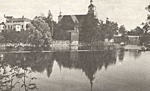 Kyrkan speglar sig i älven, en tidsbild av Nykarleby