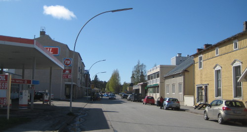 Kvarvarande stolpar vid Sollefteågatan. Förstoring.