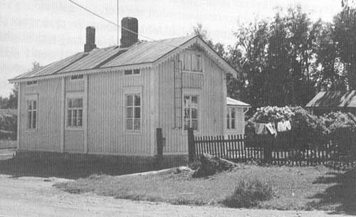 Markénska gården på tomt nr 1 vid S. Tvärgatan, senare Bangatan. Ägare 1884—1902 bagarmästaren Anders Markén. Foto E. Birck 1970. J.L. Bircks arkiv.