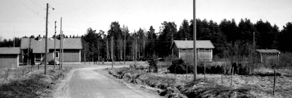 Stationsområdet från Grev Tottgtatan, d.v.s. västerer 1969. Längst till höger det numera rivna utedasset.