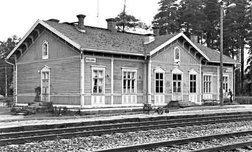 Kovjoki station, men vid ett motsatt tillfälle, d.v.s. den dagen i oktober 1983 när spåret till Nykarleby revs upp.