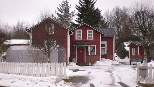 Huset ur nästan samma vinkel i april 2009.