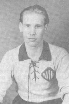 Erik Sund var under många spelår en pålitlig och teknisk spelare och efter sin aktiva karriär fortsatte han som medlem och ledare i bollsektionen.