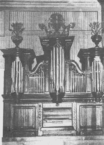 Musikhistoriskt värdefull är Telin-orgeln i kyrkans norra kors. Orgeln byggdes 1768 av Anders Telin i Gamlakarleby och orgeln har fortfarande kvar fasaden från den tiden. På den spelade man ännu in på 1950-talet.